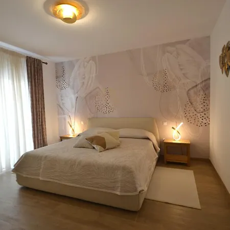 Apartment Camelia *